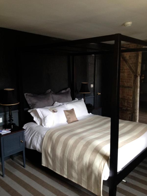 Bridal Suite with Four Poster Bed  image 4