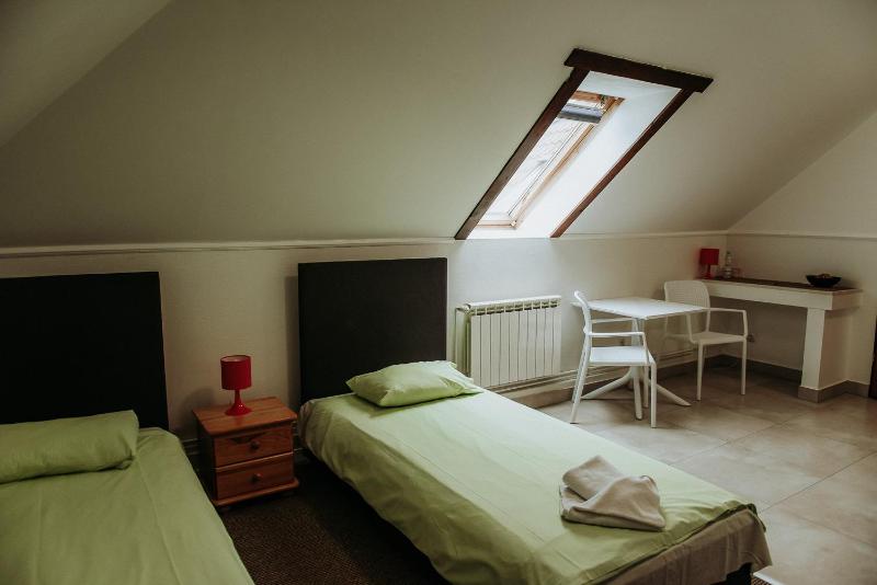Twin Room image 2