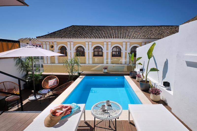Sweet Sevilla Suites - Smart Hotel - image 1
