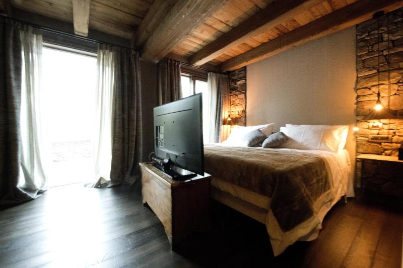 Double or Twin Room with Spa Access image 1