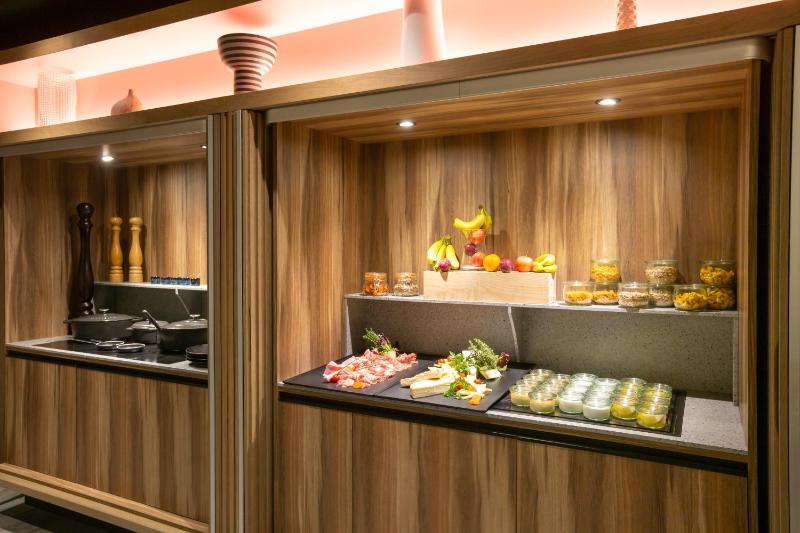 Novotel Strasbourg Centre Halles Hotel - image 2