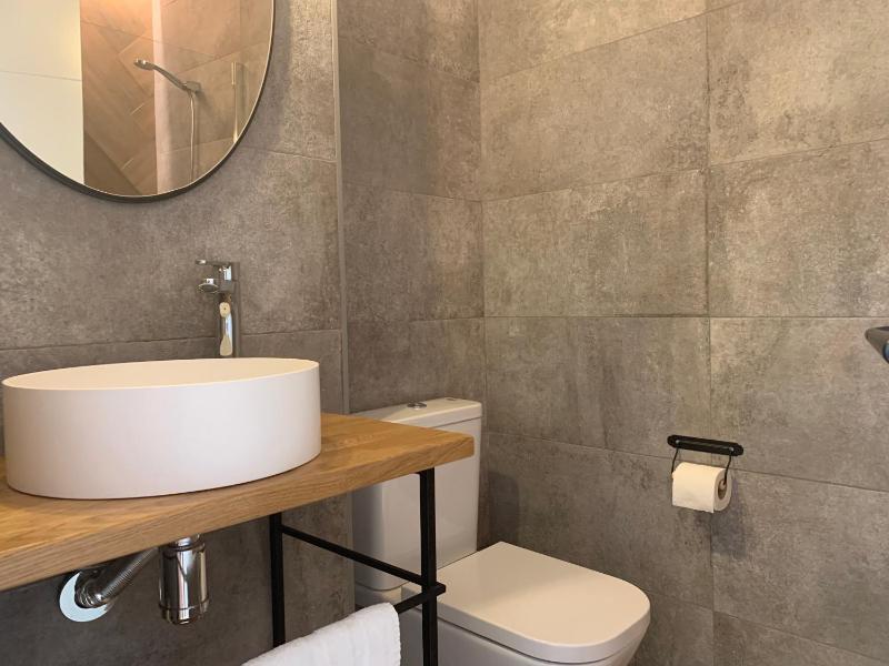 Triple Room with Balcony image 2