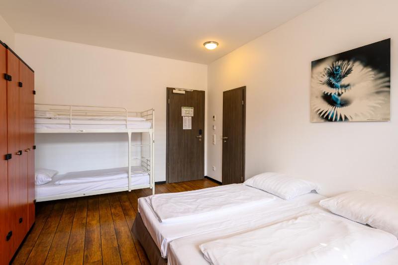 Family Room image 3