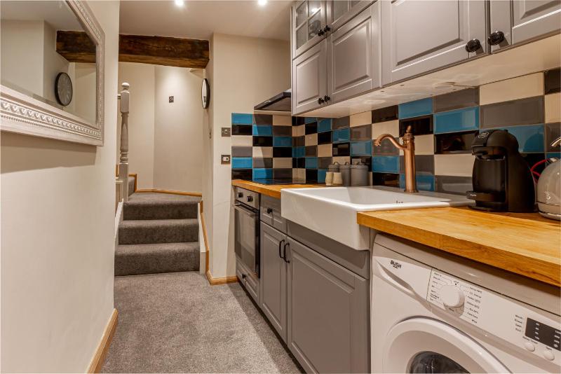 Basement  Apartment image 4