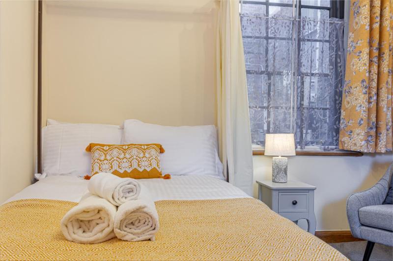 Studio Apartment image 4