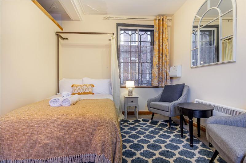 Studio Apartment image 2