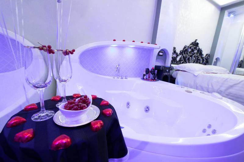 Deluxe Suite image 1