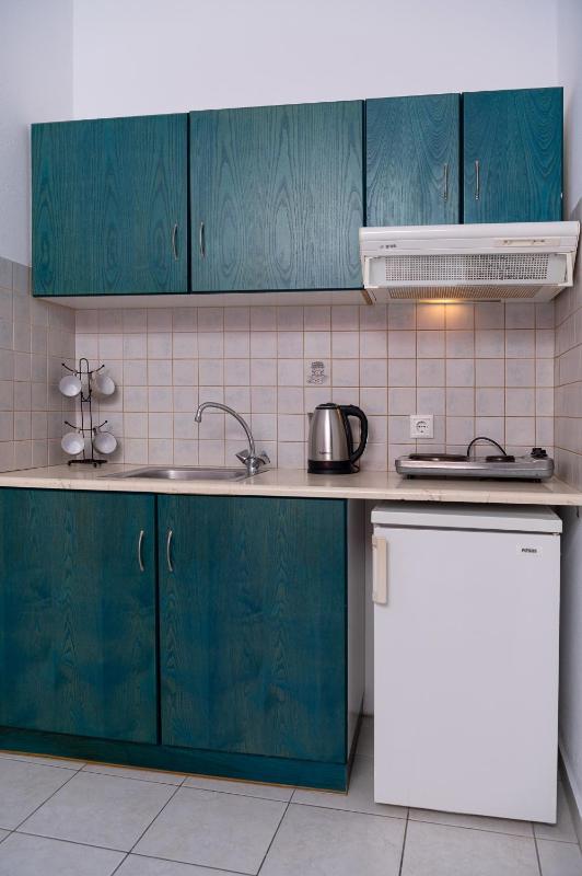 Studio (2-3 Adults) - Disability Access image 1