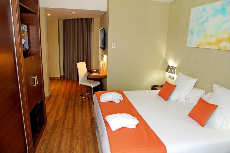 Junior Suite (2 Adults + 1 Child) image 3