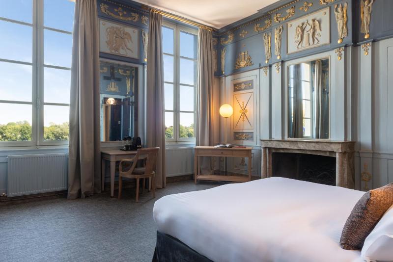 Prestige Room with Loire View image 3