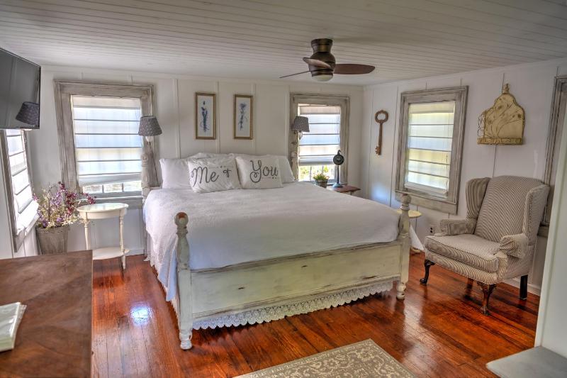 King Room with Balcony image 3