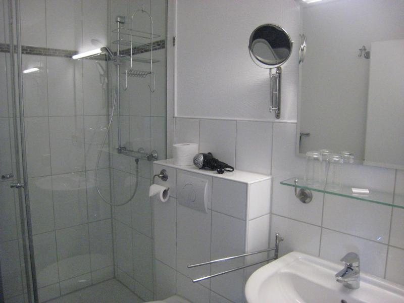 Economy Quadruple Room image 4