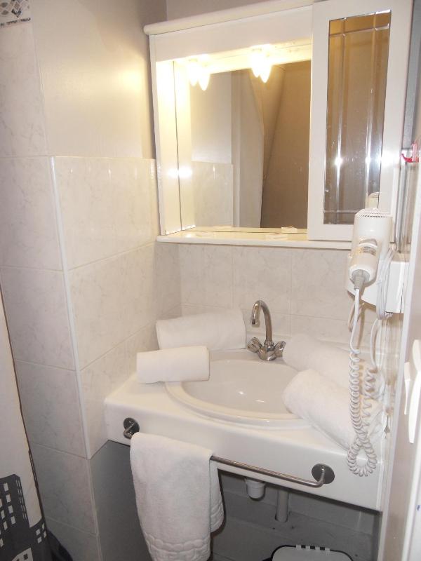One-Bedroom Apartment image 4