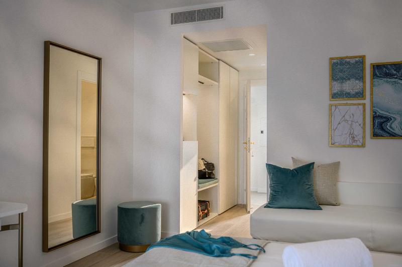 Superior Double or Twin Room with Terrace image 1