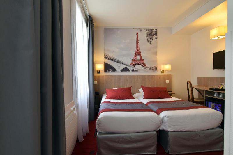Twin Room image 4