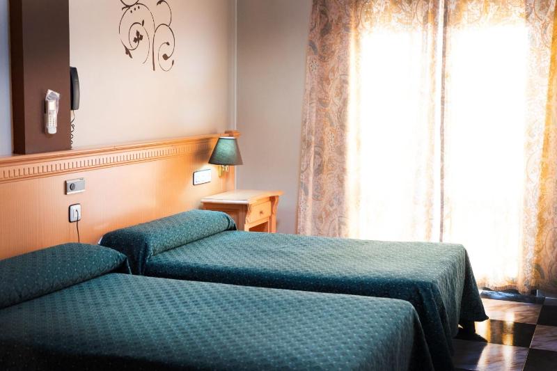 Twin Room image 1