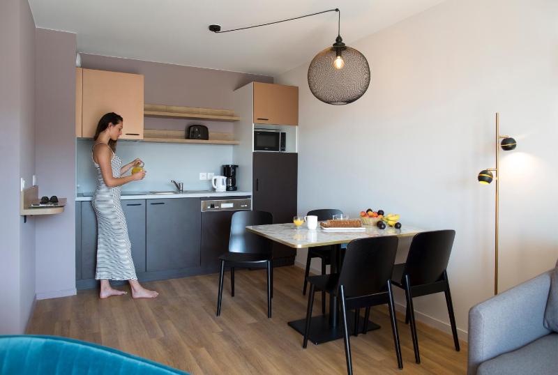 One-Bedroom Apartment image 4