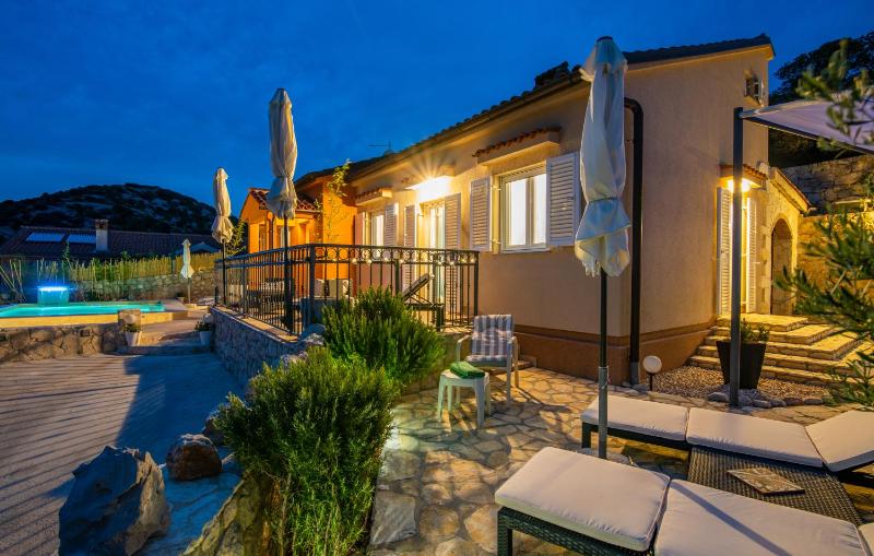 Villa with Sea View image 3