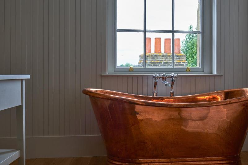 King Henry VIII Suite image 3