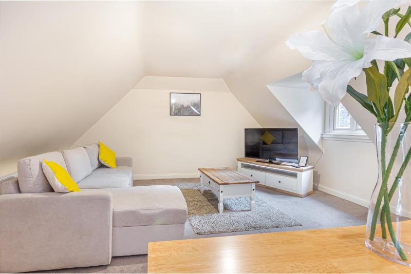 One-Bedroom Apartment image 3