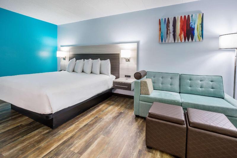Standard King Room image 4