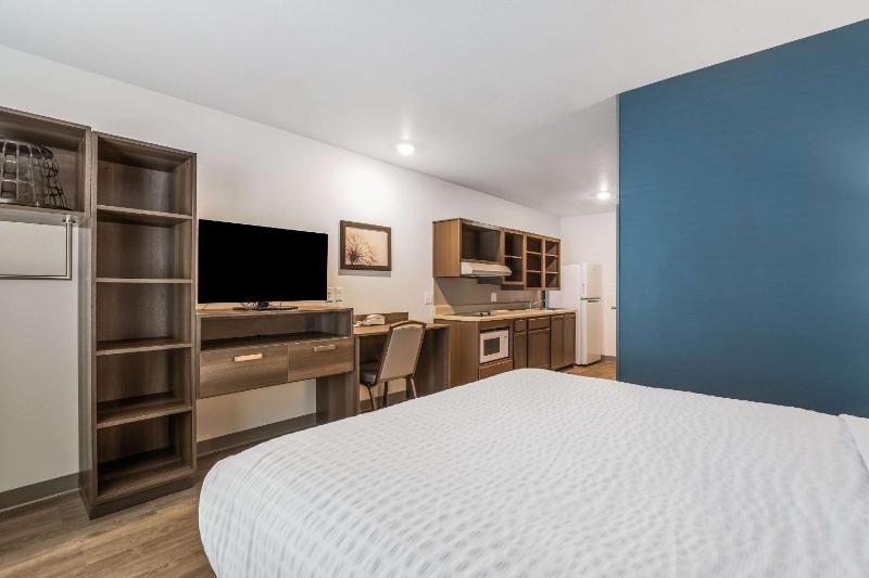 Queen Room  with Roll-In Shower - Disability Access/Non-Smoking image 2