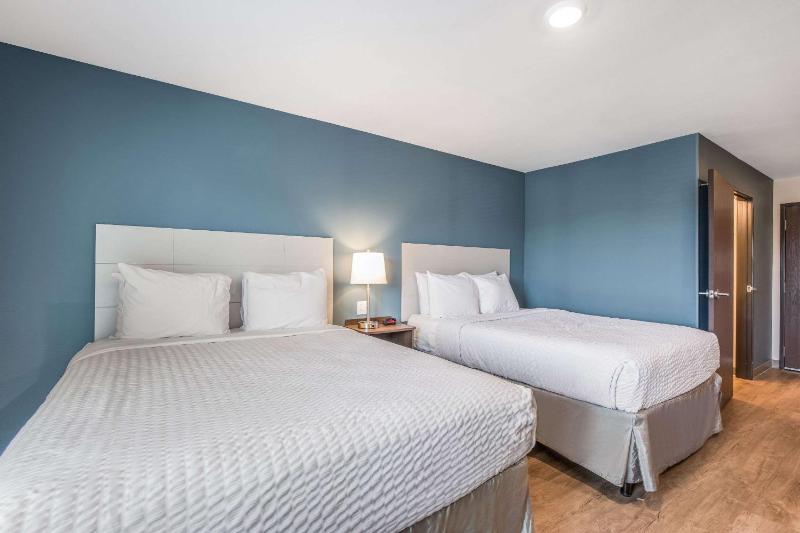 Queen Room with Two Queen Beds - Accessible/Non-Smoking  image 3