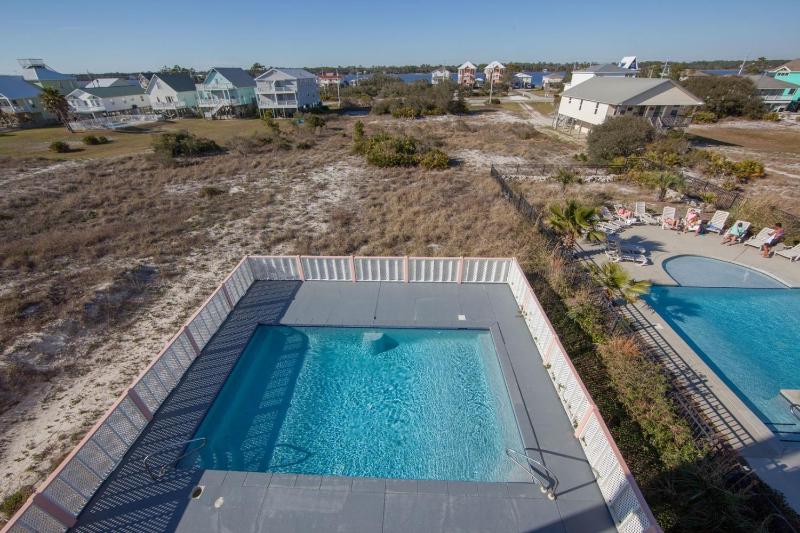 Six-Bedroom House image 3