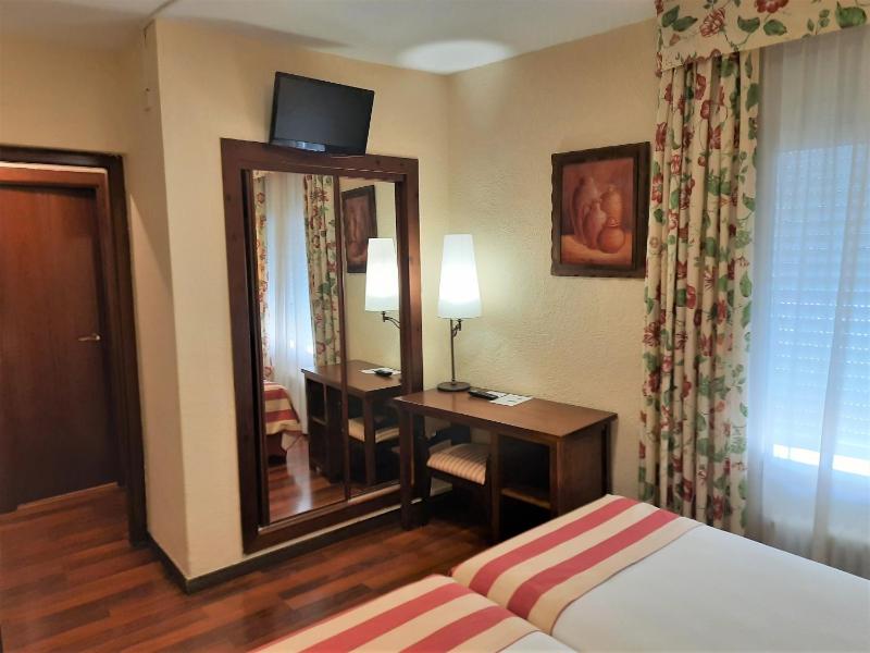 Small Double Room image 1