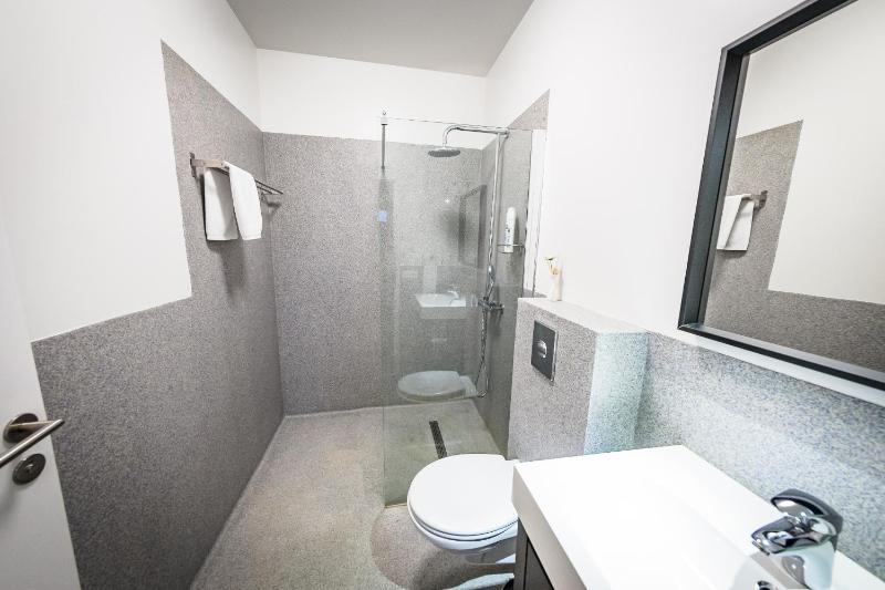 Studio Apartment image 3
