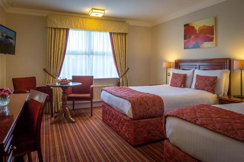 Standard Double/Twin Room image 3