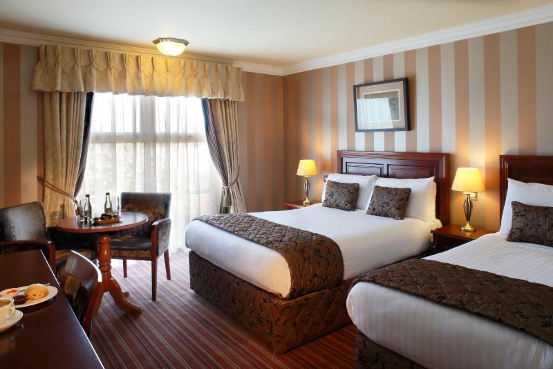 Standard Double/Twin Room image 4