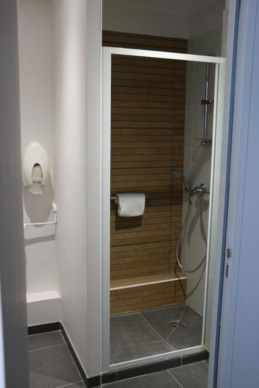 Standard Double Room image 3