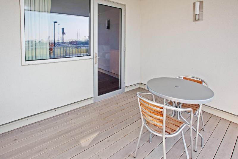 One-Bedroom King Suite with Sofa Bed image 4