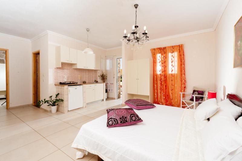 Family Room with Garden View image 2