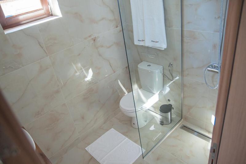 Deluxe Triple Room image 2