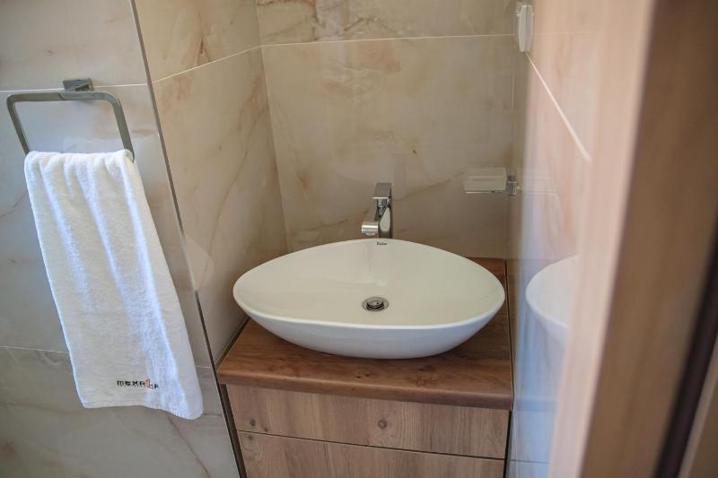 Deluxe Triple Room image 4