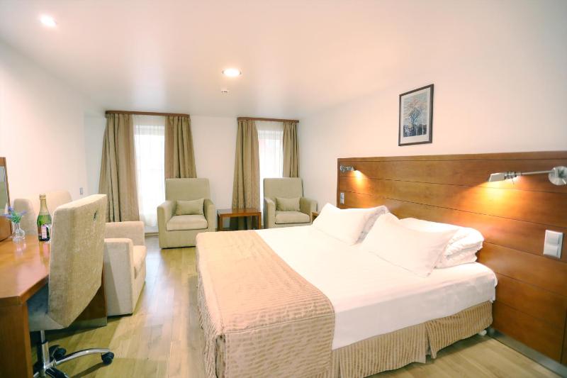 One-Bedroom Apartment image 2