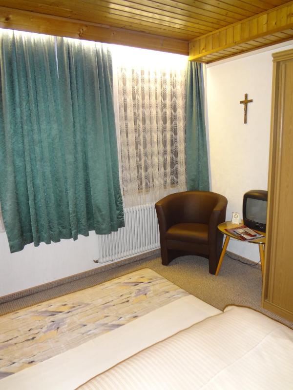 Single Room with Private Bathroom image 2