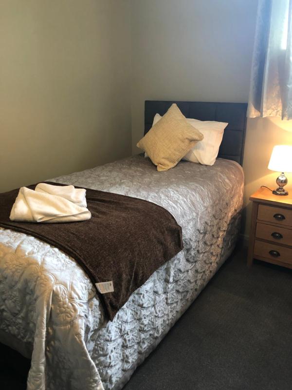 Standard Single Room with Shower image 4
