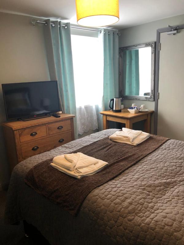Standard Double Room image 4