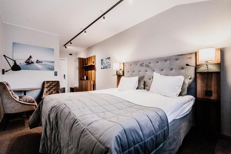 Premium Twin Room image 1