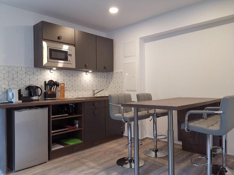 Apartment 3 image 3