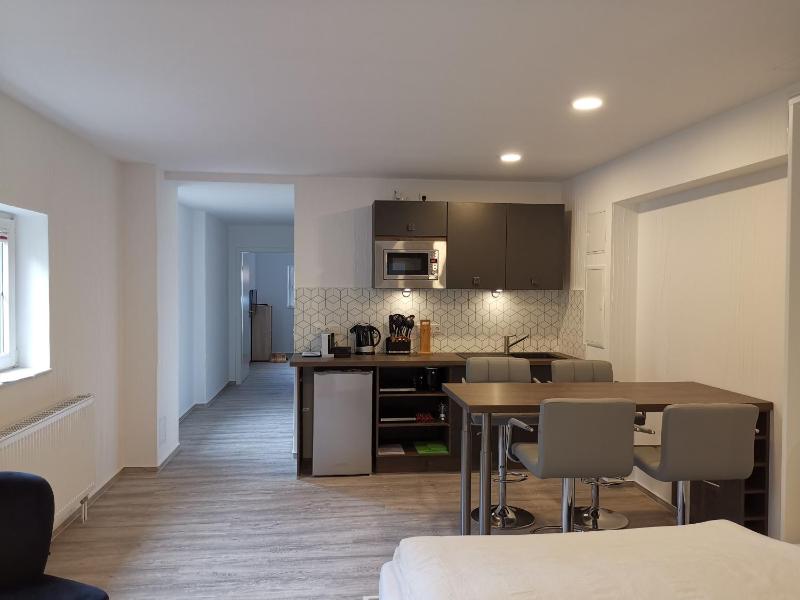 Apartment 3 image 2