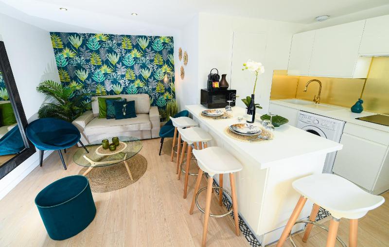 One-Bedroom Apartment image 4