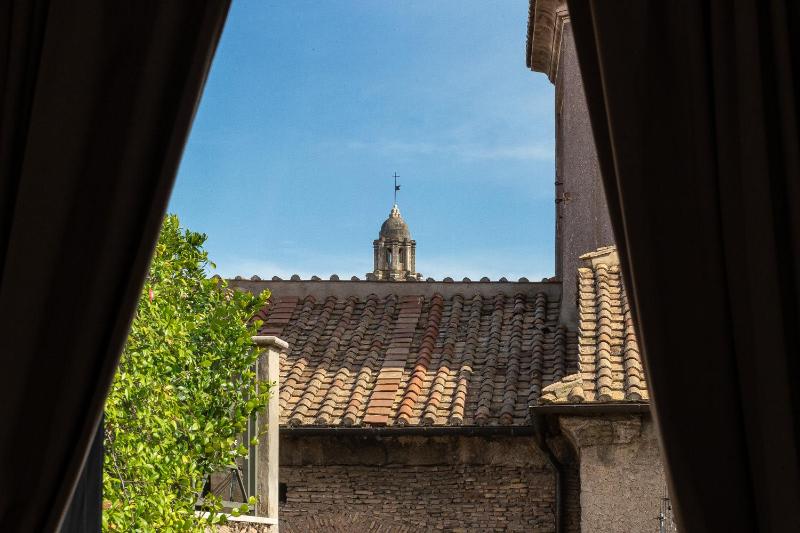 One-Bedroom Apartment image 4