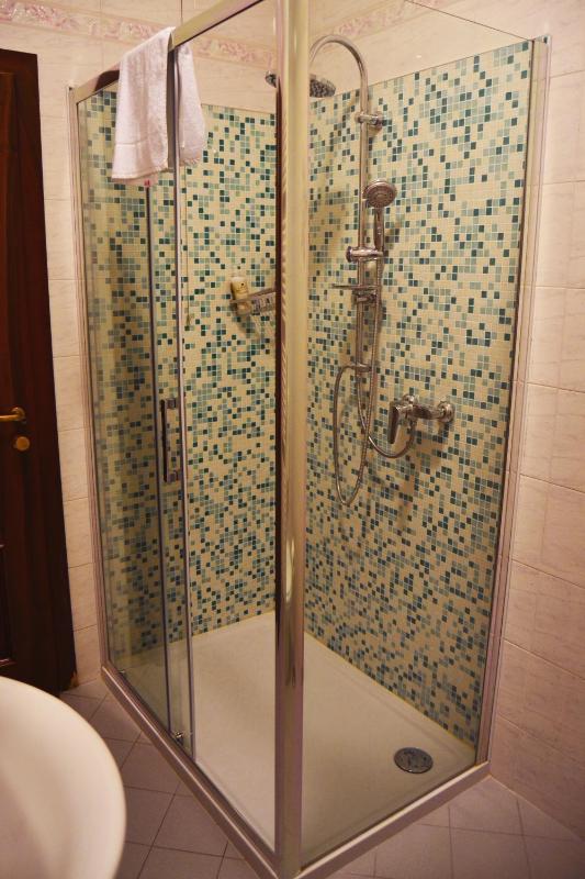 Triple Room with Shared Bathroom image 2
