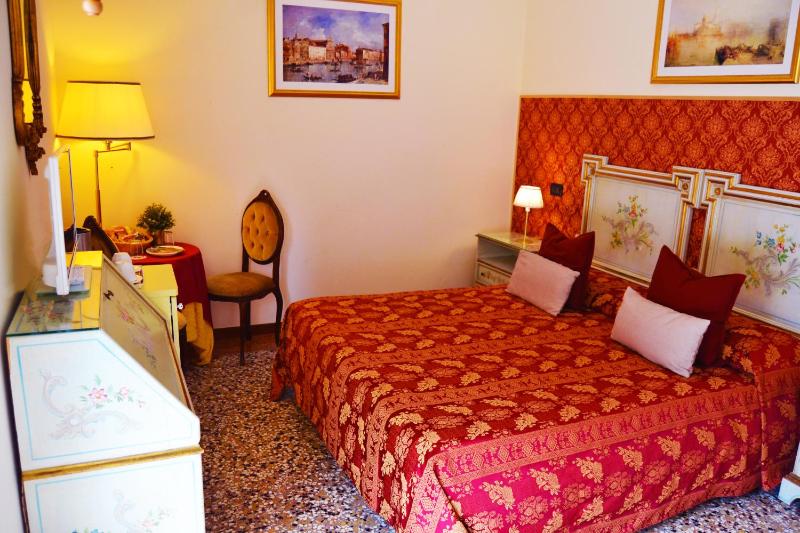 Superior Double Room image 4