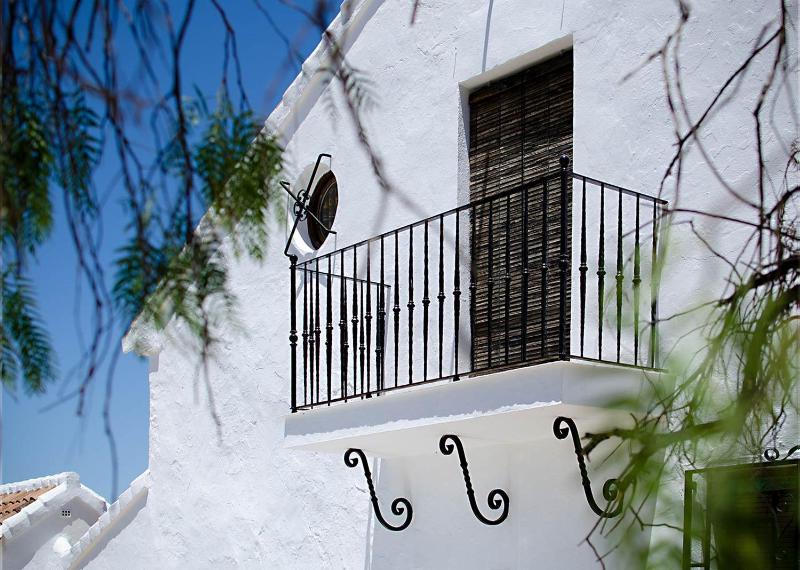 Eight-Bedroom House image 1