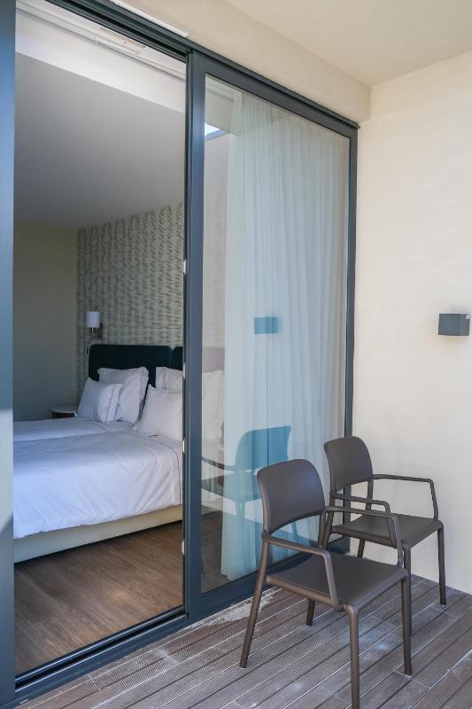 Superior Double or Twin Room with Terrace image 2